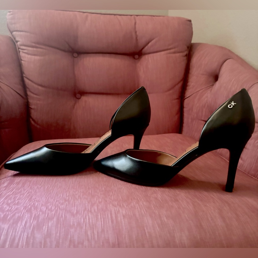 Brand new black Calvin Klein pumps